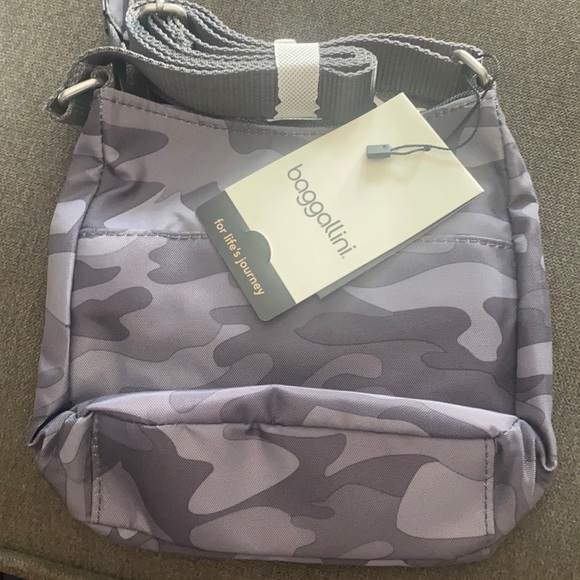 🤍🖤Baggallini Joey Bagg, Mini Crossbody, Black & Gray Camo - Picture 3 of 7
